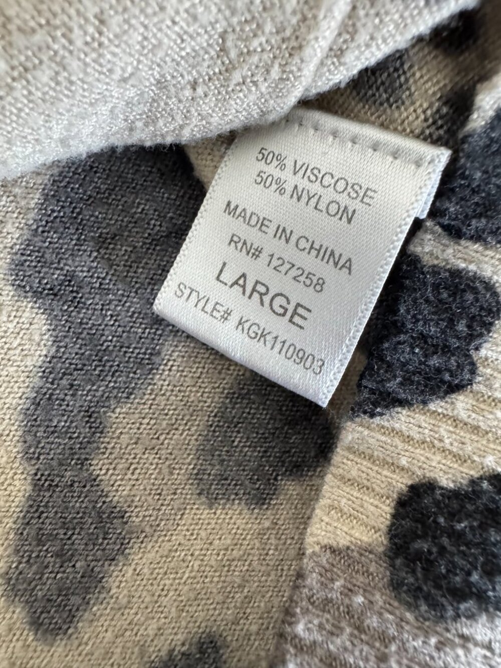 EUC Leopard Print Button Front Cardigan Sz L - Picture 6 of 7